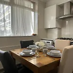 Cosy 3 Bedroom 3 Bathroom Flat With Private Garden- Maida Vale, Near Paddington