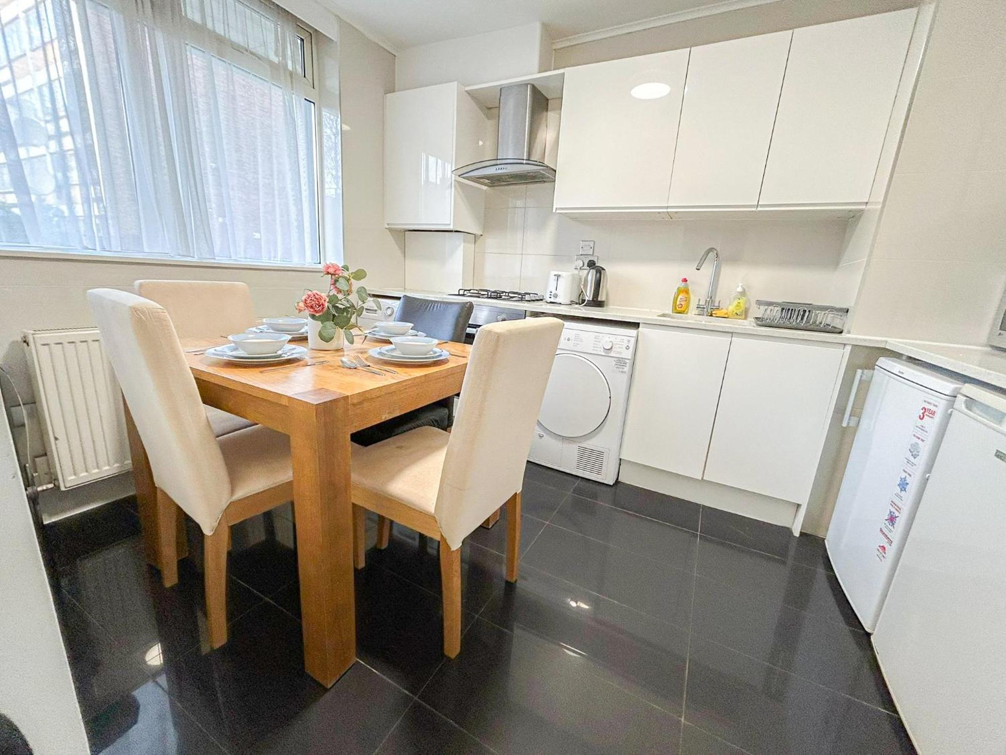 Cosy 3 Bedroom 3 Bathroom Flat With Private Garden- Maida Vale, Near Paddington *