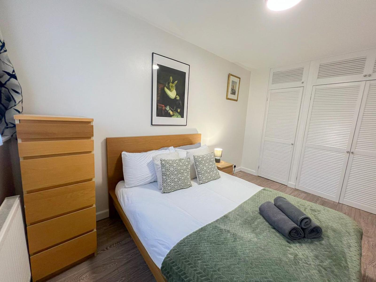 Cosy 3 Bedroom 3 Bathroom Flat With Private Garden- Maida Vale, Near Paddington *