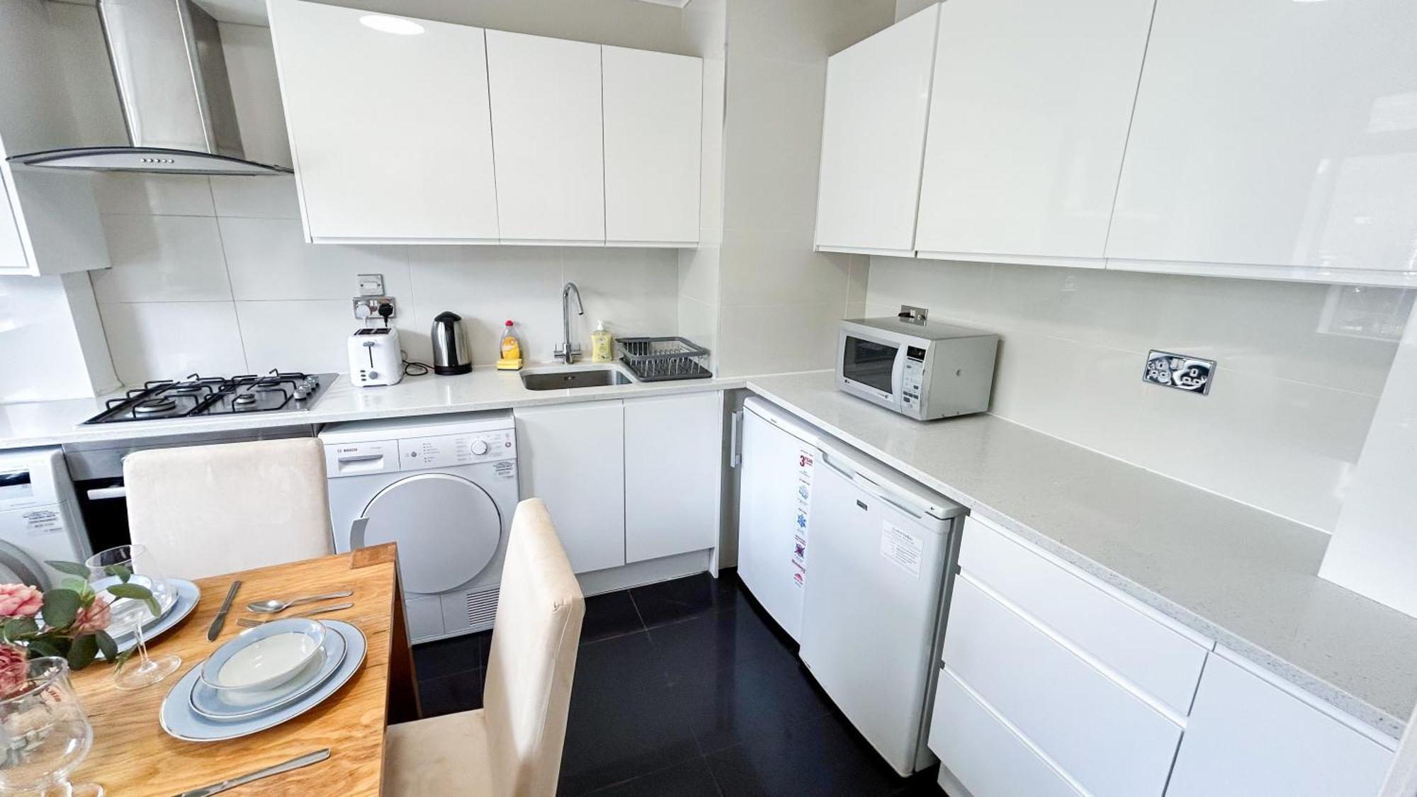 Cosy 3 Bedroom 3 Bathroom Flat With Private Garden- Maida Vale, Near Paddington London